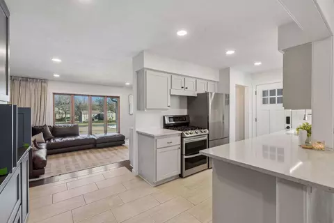 25835 Wild Rose Ln, Excelsior, MN 55331