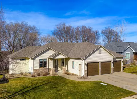 2221 Greenfield Dr E, Northfield, MN 55057