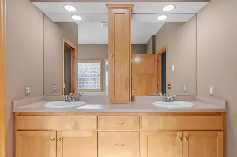 Bath - 8700 Grace Ln, Greenfield, MN 55357 photo 5 of 9