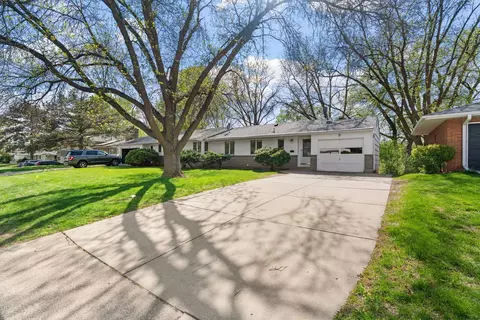 5208-5210 Grandview Ln, Edina, MN 55436