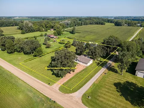 16796 220th St, Hutchinson, MN 55350