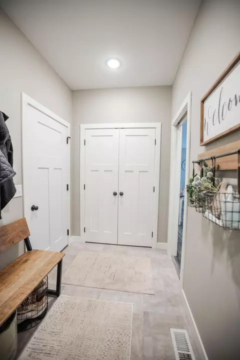 Entry Way - 7 Rileys River Rd, Morris, MN 56267 photo 3 of 9