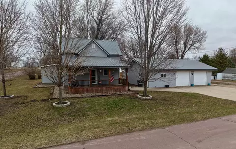 221 S Spencer St, Dundee, MN 56131