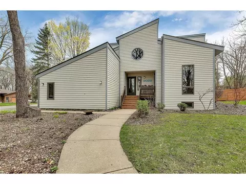 2022 Hillcrest Dr, Saint Cloud, MN 56303 photo 2