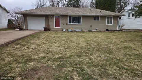 120 Oakwood Rd, Apple Valley, MN 55124