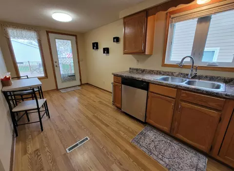 Kitchen - 4018 N Eagle Rd, Willmar, MN 56201 photo 3 of 4