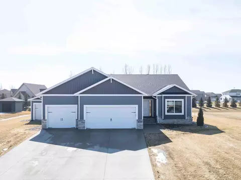 4752 38th Ave N, Fargo, ND 58102