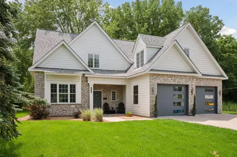 1032 Gardner St E, Wayzata, MN 55391