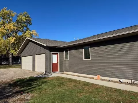 Exterior - 1175 Front St, Staples, MN 56479 photo 4 of 6