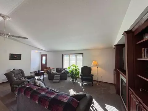 Living - 1175 Front St, Staples, MN 56479 photo 3 of 4