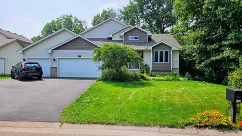 601 Sterling St S, Maplewood, MN 55119