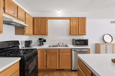 Kitchen - 4125 Ruby Ln, Eagan, MN 55122 photo 4 of 5