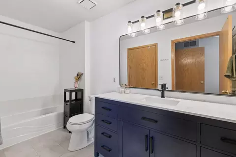 Bath - 4125 Ruby Ln, Eagan, MN 55122 photo 2 of 2