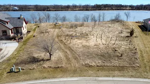 1165 W Shore Dr SW, Hutchinson, MN 55350