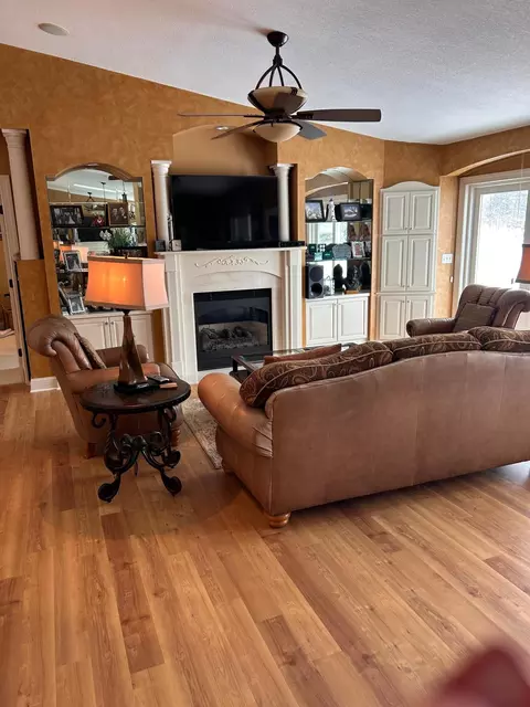 Living - 503 Brook Ln, Saint Cloud, MN 56301 photo 4 of 10