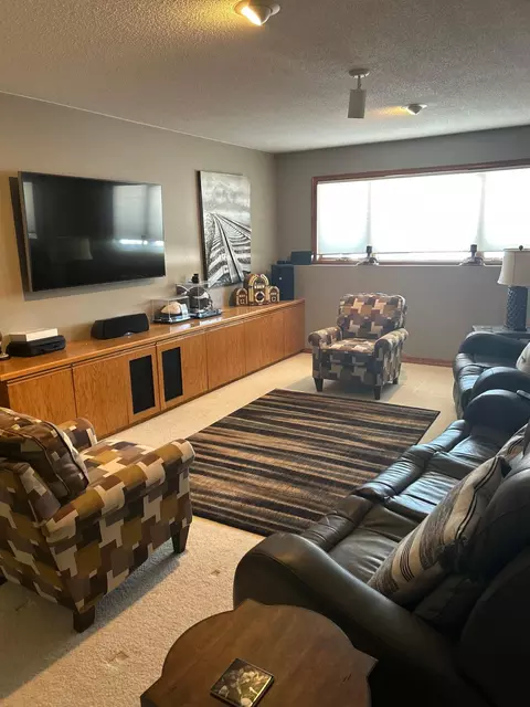 Living - 503 Brook Ln, Saint Cloud, MN 56301 photo 8 of 10