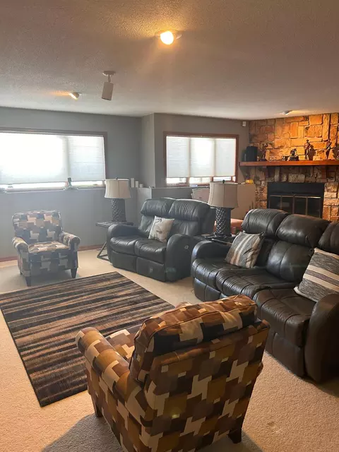Living - 503 Brook Ln, Saint Cloud, MN 56301 photo 7 of 10