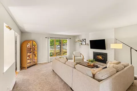 134 Birnamwood Dr, Burnsville, MN 55337