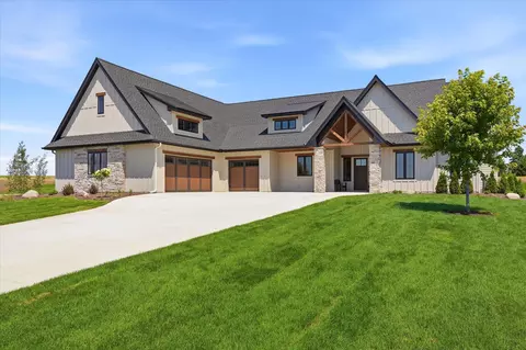 7982 Eldorado Rd, Prior Lake, MN 55372