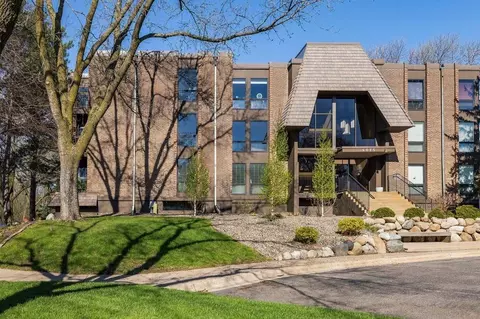 6075 Lincoln Dr #211, Edina, MN 55436
