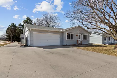 3 Devonshire Pl, Mankato, MN 56001