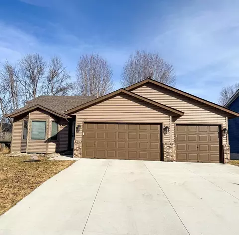 4453 Helena Rd N, Oakdale, MN 55128