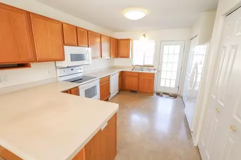 28 Carriage Ln, Owatonna, MN 55060