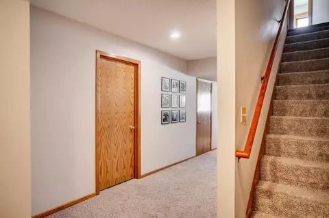 Entry Way - 4222 Yorktown Dr, Eagan, MN 55123 photo 6 of 9