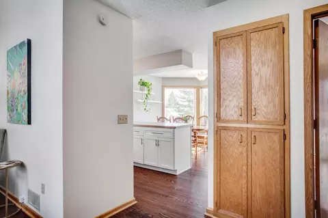 Entry Way - 4222 Yorktown Dr, Eagan, MN 55123 photo 5 of 9