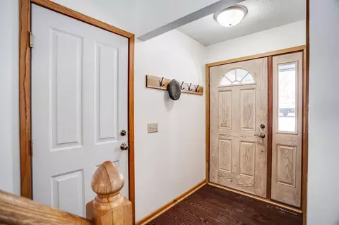 Entry Way - 4222 Yorktown Dr, Eagan, MN 55123 photo 4 of 9