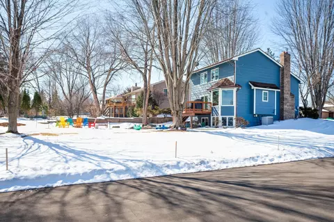 Exterior - 4222 Yorktown Dr, Eagan, MN 55123 photo 9 of 10