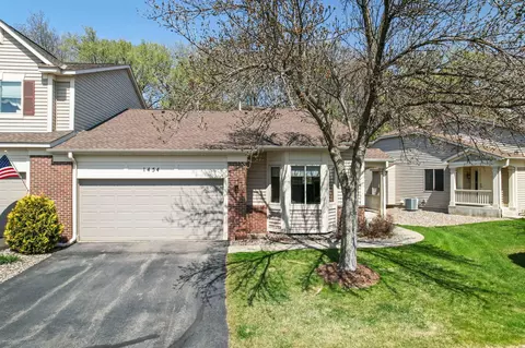 1454 Summit Shores Dr, Burnsville, MN 55306
