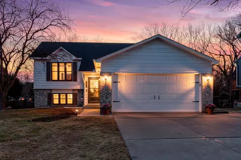 1795 Windjammer Dr, Woodbury, MN 55125