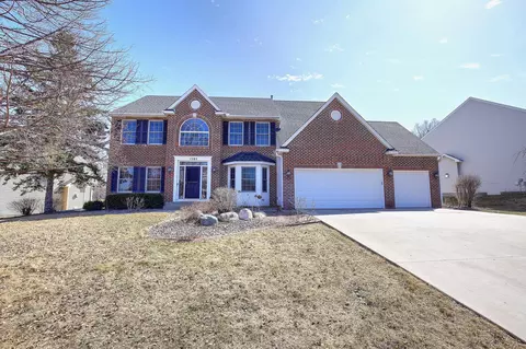 1595 Spinaker Dr, Woodbury, MN 55125
