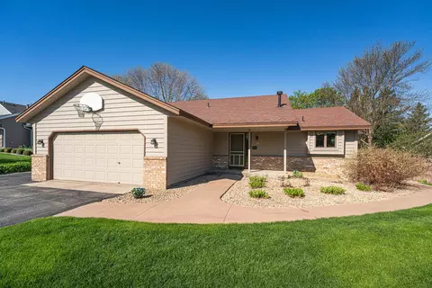 20823 Jamestown Ave, Lakeville, MN 55044