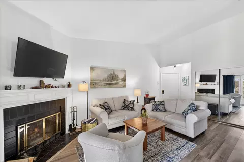 7555 W 110th St, Bloomington, MN 55438