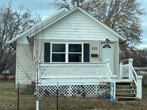 232 1st Ave W, West Fargo, ND 58078