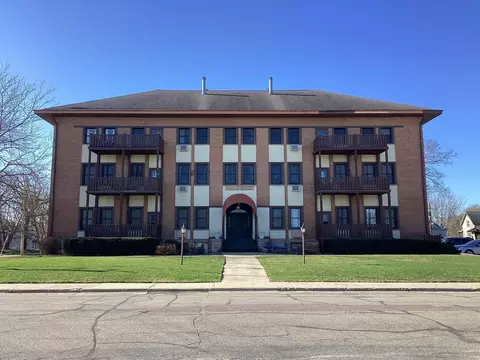 913 Abbott St #204, Albert Lea, MN 56007