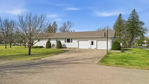 6 3rd St, Easton, MN 56025