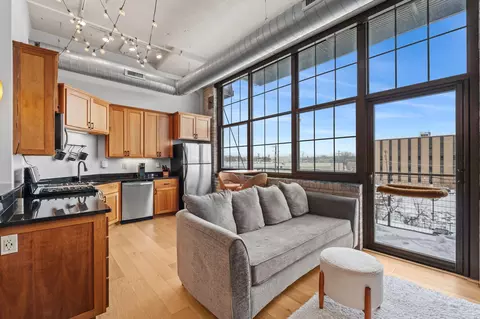 1901 E Hennepin Ave #306, Minneapolis, MN 55413