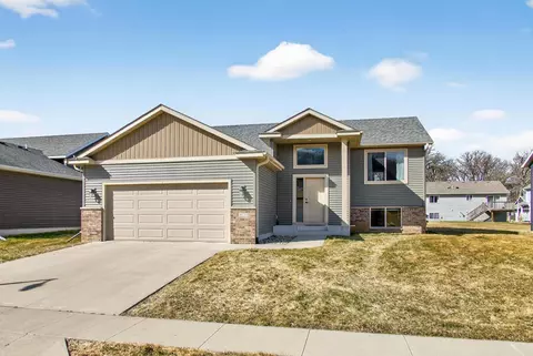 6775 Gaillardia Dr NW, Rochester, MN 55901