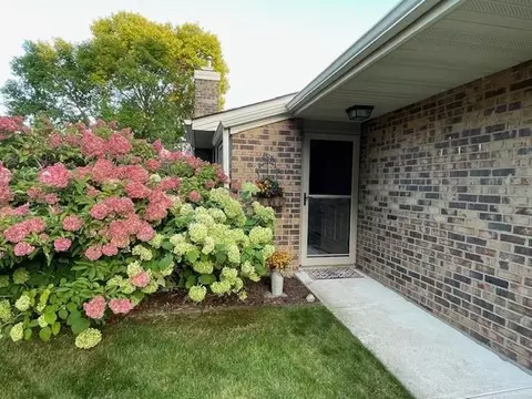 1930 Kingsview Ln N, Plymouth, MN 55447
