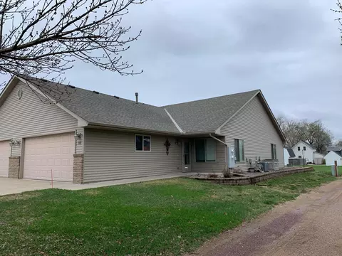 112 S Linden St, Belle Plaine, MN 56011