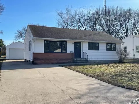 618 9th Ave SE, Waseca, MN 56093
