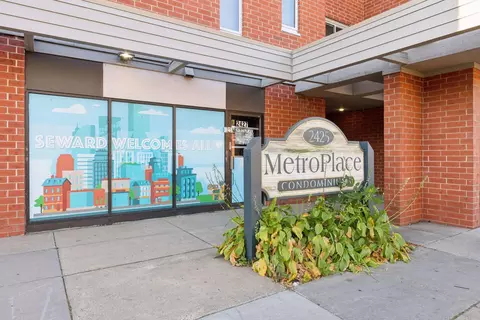 2425 E Franklin Ave #209, Minneapolis, MN 55406
