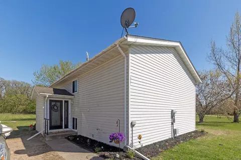 27995 Forest Blvd, Wyoming, MN 55092