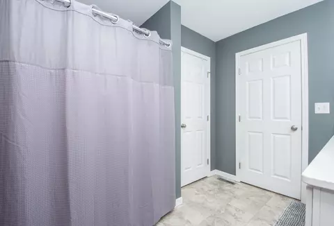 Bath - 293 Redwood Dr, Mapleton, ND 58059 photo 3 of 7