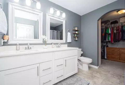 Bath - 293 Redwood Dr, Mapleton, ND 58059 photo 4 of 7