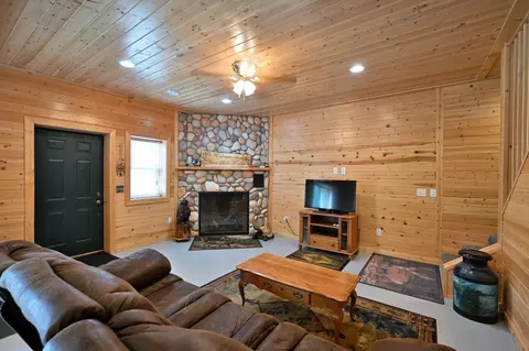 Living - n5020 Red Pine Tr, Spooner, WI 54801 photo 10 of 10