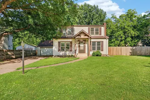 1700 Howard St N, Maplewood, MN 55109